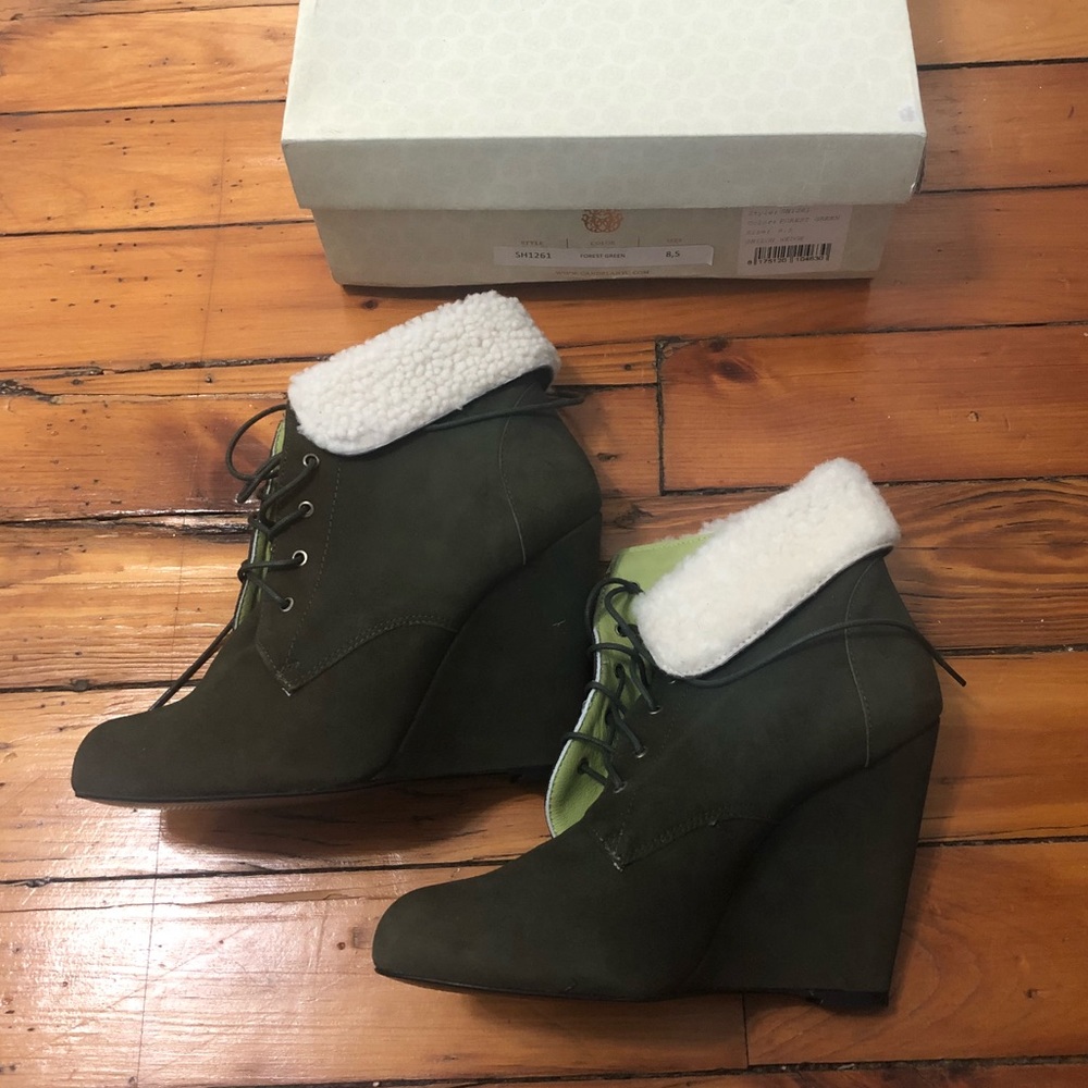 NIB Candela Forest Green Wedge Booties